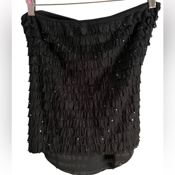 Sparkling Super Cute Black Shelly Tube Top with Ruffles a d Satin Bow - Picture 4 of 8